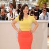 America Ferrera cropped Louis Vuitton e saia Missoni no Festival de Cannes 2014 