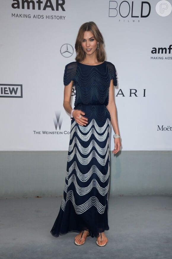Karlie Kloss veste Chanel Couture no baile da amfAR durante o Festival de Cannes 2014