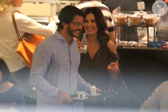Fátima Bernardes e Túlio Gadêlha assumiram o namoro com um passeio no shopping no dia 2 de novembro de 2017