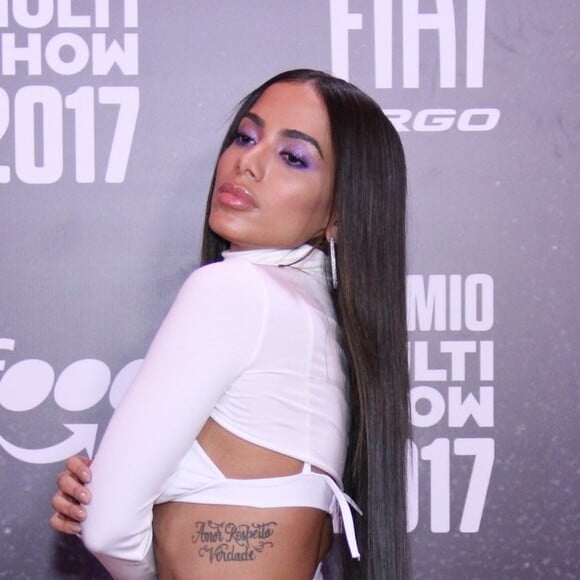 Anitta, mulher de Thiago Magalhães, tem aval do empresário com looks curtos em shows: 'Quanto menos, melhor'