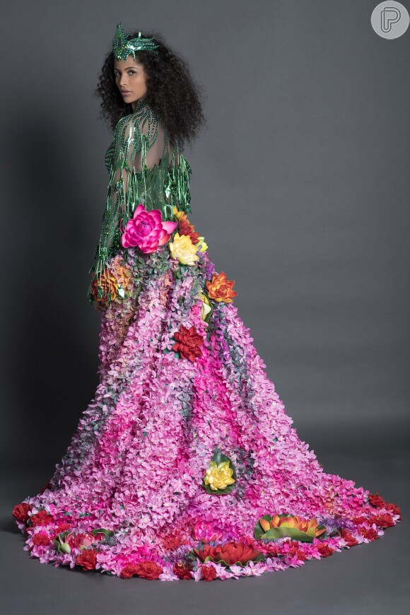 A peça usada pela Miss Brasil 2017, Monalysa Alcântara, foi confeccionada pela estilista Michelly X