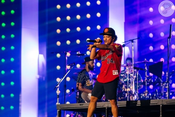 Bruno Mars levantou o público com o show da turnê 24k Magic World Tour na Praça da Apoteose, no Rio de Janeiro, em 18 de novembro de 2017