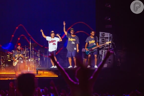 Bruno Mars esbanjou sensualidade e arrasou no rebolado em seu show na Praça da Apoteose, no Rio de Janeiro, em 18 de novembro de 2017
