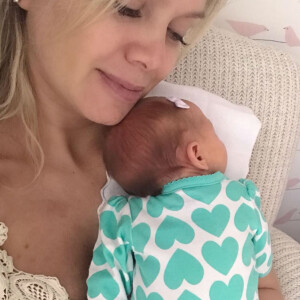 Eliana conta que Manuela tem o temperamento tranquilo. 'Ela é uma criança muito calma, fofinha, com muita saúde e muita benção', elogiou