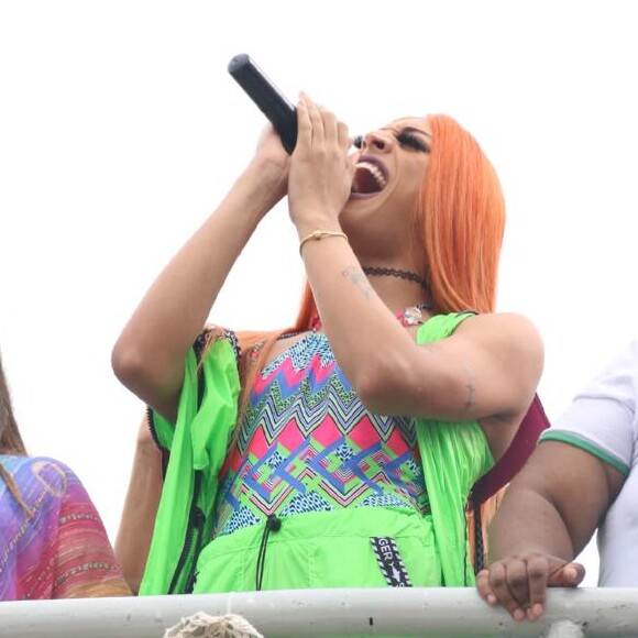 Pabllo Vittar soltou a voz com seus grandes sucessos na Parada LGBTI em Copacabana, no Rio de Janeiro, na tarde deste domingo, 19 de novembro de 2017