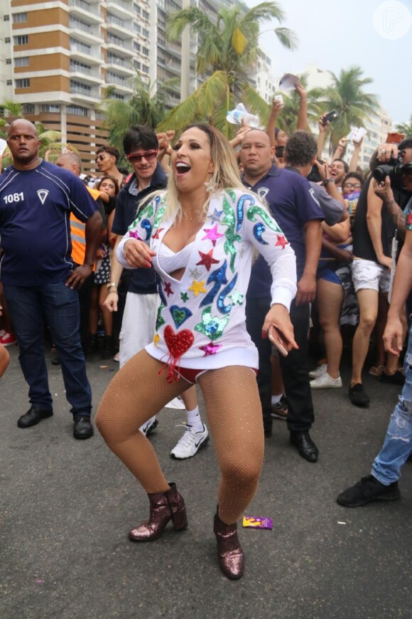 A funkeira Valesca requebrou e mostrou toda sua empolgação ao participar da Parada LGBTI em Copacabana, no Rio de Janeiro, na tarde deste domingo, 19 de novembro de 2017