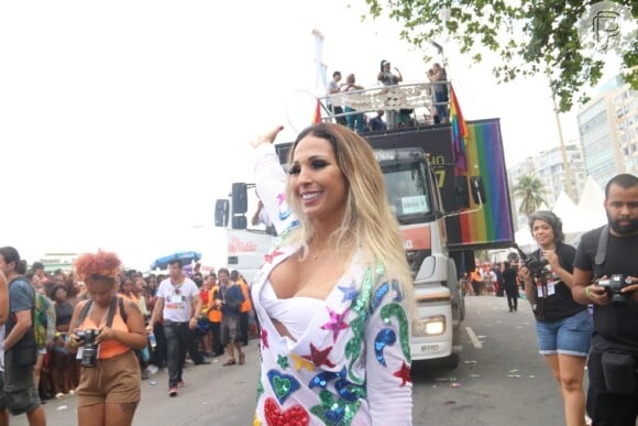 A funkeira Valesca contagiou o público durante a Parada LGBTI em Copacabana, no Rio de Janeiro, na tarde deste domingo, 19 de novembro de 2017