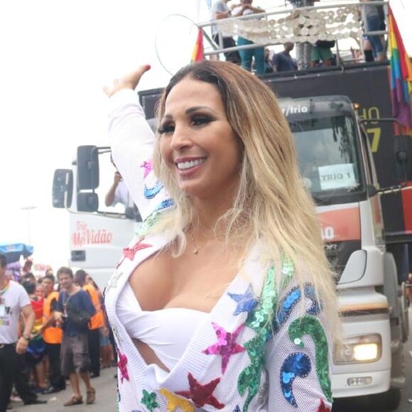 A funkeira Valesca contagiou o público durante a Parada LGBTI em Copacabana, no Rio de Janeiro, na tarde deste domingo, 19 de novembro de 2017