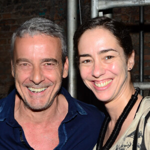 Alexandre Borges e Tatiana Coelho estão juntos há um ano, dividem o mesmo teto em apartamento no bairro da Bela Vista, em São Paulo capital, e foram ao lançamento do livro de Fernanda Torres, na semana passada