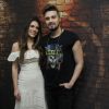 Luan Santana posou com a namorada, Jade Magalhães, nos bastidores do Villa Mix neste domingo, 19 de novembro de 2017