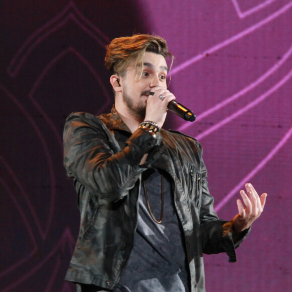 Luan Santana foi uma das atrações na Maratona da Alegria Villa Mix neste domingo, 19 de novembro de 2017
