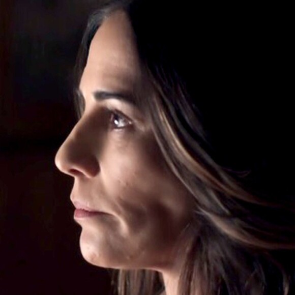 Duda (Gloria Pires) conta que teve a filha raptada, na novela 'O Outro Lado do Paraíso', adianta o colunista Daniel Castro, nesta segunda-feira, 20 de novembro de 2017: 'Conheci um caminhoneiro. Fiquei grávida dele. Tinha certeza de que a gente ia ficar junto. Mas quando tive minha filha, ele tomou a menina de mim'