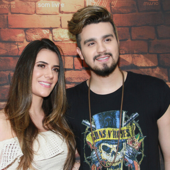 Luan Santana vai ter 'duas férias' com namorada, Jade, em entrevista ao 'UOL' publicada nesta segunda-feira, dia 20 de novembro de 2017