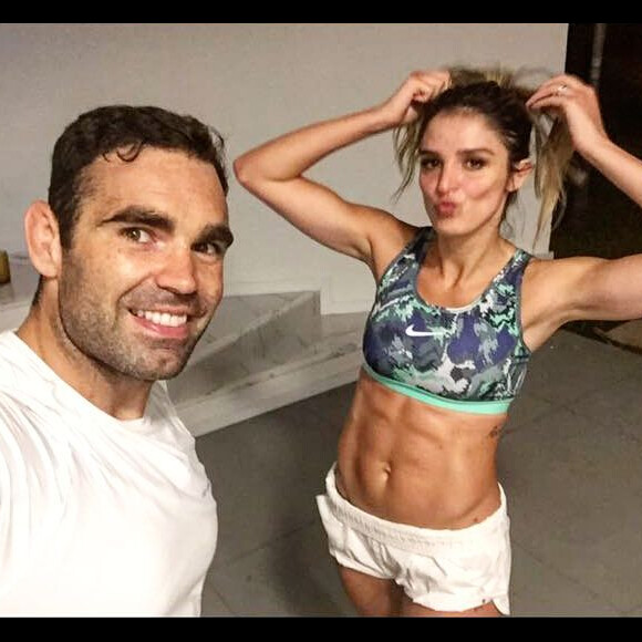 Rafa Brites recebeu as amigas para treinar em sua garagem