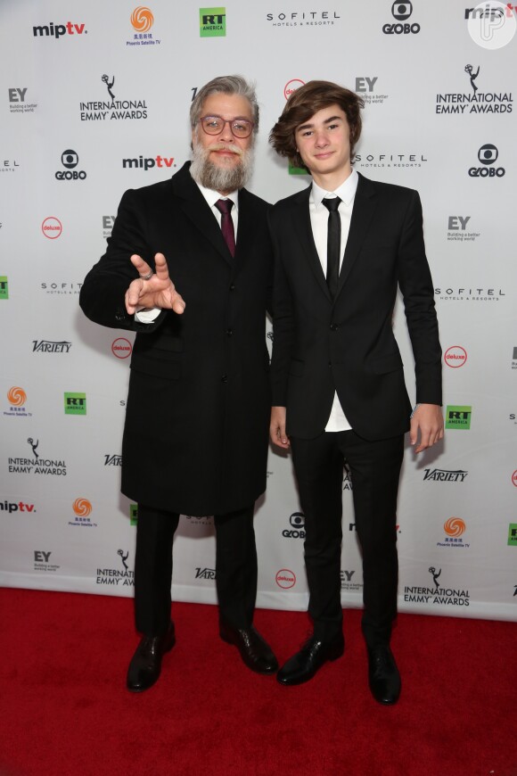 Fabio Assunção levou o filho mais velho, João Borgonovi, de 14 anos, à entrega do Emmy, em Nova York, nos Estados Unidos, na noite desta segunda-feira, 20 de novembro de 2017