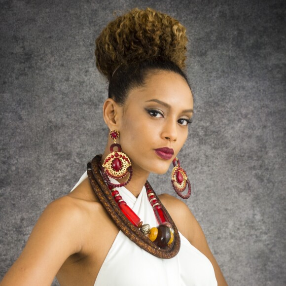 Tais Araújo se destaca por ser uma mulher multifacetada e atuar em diferentes campos. A sagitariana nasceu no Rio de Janeiro, em 25 de novembro de 1978