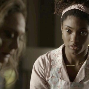 Raquel (Erika Januza) era humilhada por Nádia (Eliane Giardini) por ser negra e por trabalhar como empregada doméstica, na novela 'O Outro Lado do Paraíso'