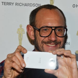 'Imediatamente após tomar conhecimento sobre as acusações de assédio que envolvem o diretor Terry Richardson solicitei que minha equipe avaliasse o contrato para verificar o que juridicamente poderia ser feito', afirmou Anitta sobre o clipe 'Vai Malandra'