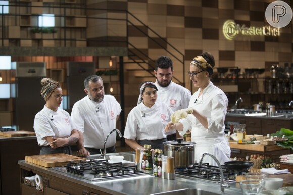 Uma prova de serviço com menu elaborado por Paola Carosella marcou o 'MasterChef Profissionais'