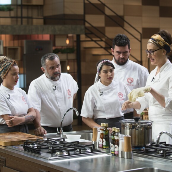 Uma prova de serviço com menu elaborado por Paola Carosella marcou o 'MasterChef Profissionais'