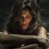 Clara (Bianca Bin) é dada como morta depois de ser arremessada em mar dentro do caixão, na novela 'O Outro Lado do Paraíso'