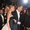 Blake Lively prestigiou Ryan Reynolds na exibição do filme 'Captives' nesta sexta-feira, 16 de maio de 2014, no Festival de Cannes