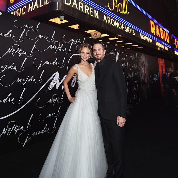 Jennifer Lawrence e o diretor Darren Aronofsky terminaram o namoro de 1 ano e 2 meses