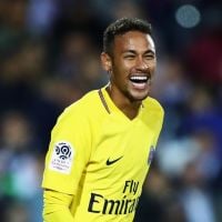 Neymar se destaca em vitória do PSG e torcida homenageia: 'Aquarela do Brasil'