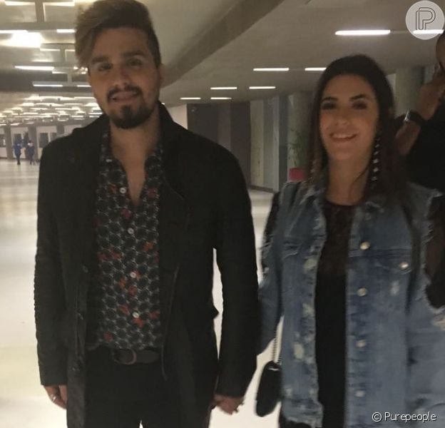 Luan Santana e a namorada, Jade Magalhães, marcaram presença em show do Bruno Mars em São Paulo nesta terça