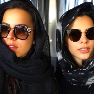 'Eu e a mana fazemos isso há muito tempo! Sempre encontramos alguém que quer', explicou a ex-BBB Emilly Araújo