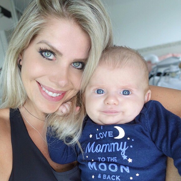 Enrico é o primeiro filho de Karina Bacchi, que decidiu fazer uma produção independente