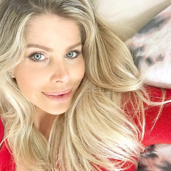 Karina Bacchi está namorando o ex-jogador e empresário Amaury Nunes