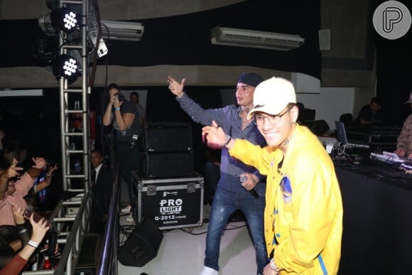 MC Guimê dividiu os palcos com MC Kevinho e agitou convidados do camarote Stadium nos intervalos do show de Bruno Mars