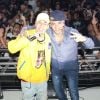MC Guimê e Kevinho posam com fãs após show do Bruno Mars no camarote Stadium