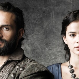 'A direção passou outras inspirações pra nós, como Robin Hood, mas na verdade estamos criando uma coisa bem nossa', contou Bruna Marquezine