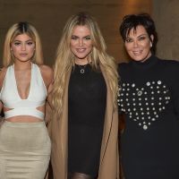 Mãe 'entrega' gravidez de Kylie Jenner e Khloé Kardashian em foto: 'Família'