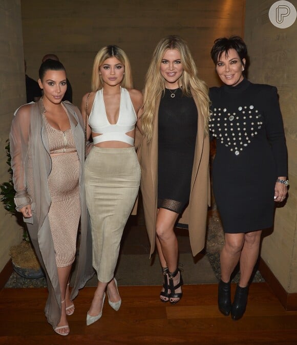 Mãe 'entrega' gravidez de Kylie Jenner e Khloé Kardashian em foto postada nas redes sociais
