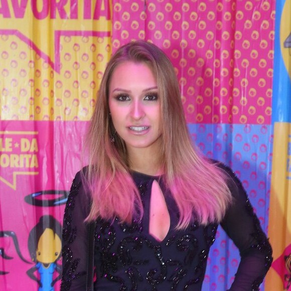 Carla Diaz foi ao 'Baile da Favorita'
