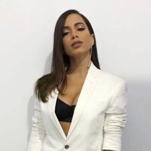 Anitta planeja parar a carreira para ser mãe