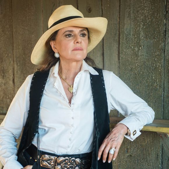 Marieta Severo sofre e chora depois de gravar as cenas mais fortes de preconceito de sua personagem