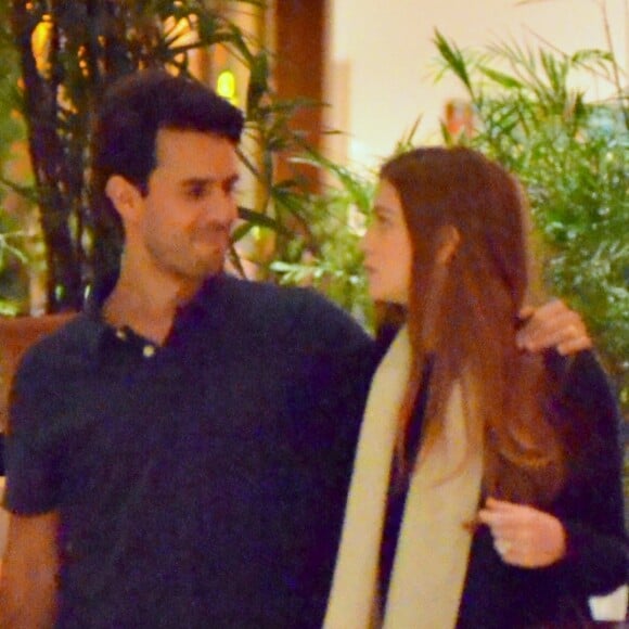 Marina Ruy Barbosa e o marido, Xandinho Negrão, foram fotografados ao saírem de restaurante japonês, do shopping Village Mall, na Zona Oeste do Rio, na noite deste sábado, 25 de novembro de 2017