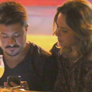 Ana Paula Renault e o pescador esportivo Rudimar De Maman jantaram em restaurante do Leblon
