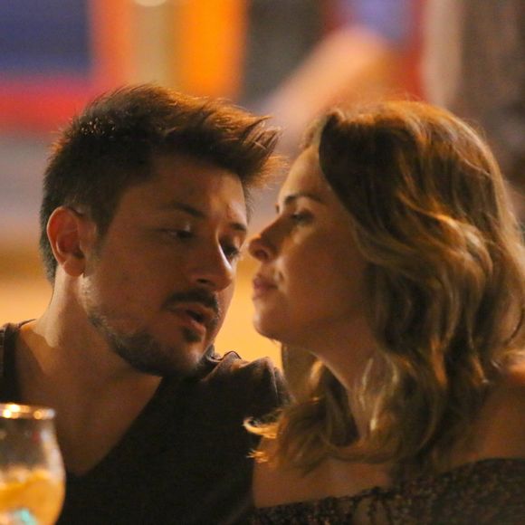 Ana Paula Renault e o empresário e pescador esportivo Rudimar De Maman jantaram em clima de romance em restaurante indiano, no Rio de Janeiro