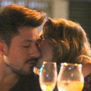 Ana Paula Renault e o empresário Rudimar De Maman jantaram em clima de romance no Rio, neste sábado, 25 de novembro de 2017