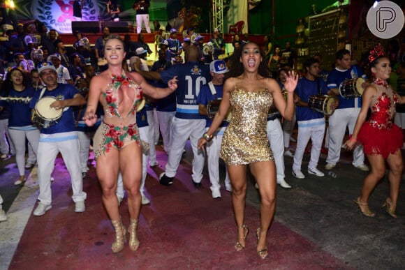 Juju Salimeni mostrou a boa forma e as pernas saradas em evento de carnaval, na quadra da X-9 Paulistana, na madrugada deste domingo, 26 de novembro de 2017