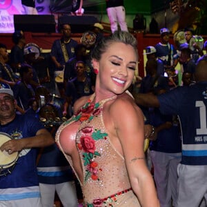 Juju Salimeni é a rainha de bateria da X-9 Paulistana para o carnaval 2018