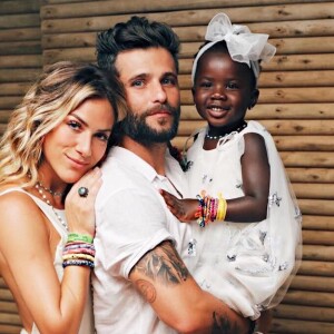 Filha de Bruno Gagliasso e Giovanna Ewbank foi chamada de 'macaca' pela socialite Day McCarthy