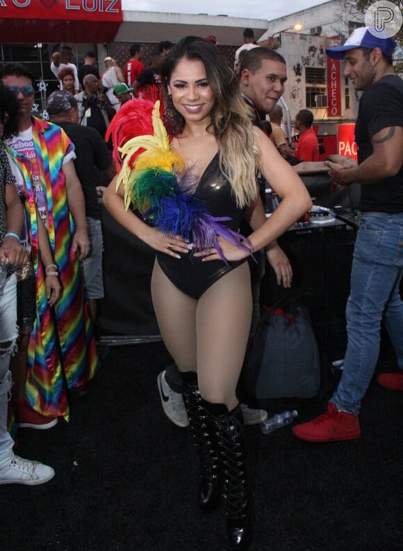 Lexa usou um look Walério Araújo na 17ª Parada do Orgulho LGBT em Madureira, Zona Norte do Rio de Janeiro