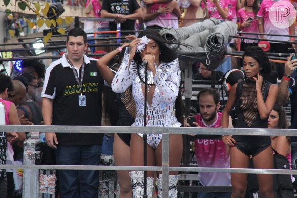 Ludmilla foi uma das atrações da 17ª Parada do Orgulho LGBT em Madureira, Zona Norte do Rio de Janeiro