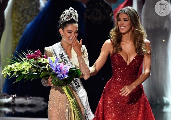 Demi-Leigh Nel-Peters foi coroada Miss Universo no último domingo (26)
